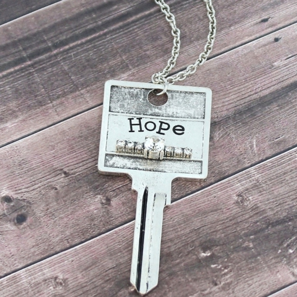 HOPE KEY NECKLACE